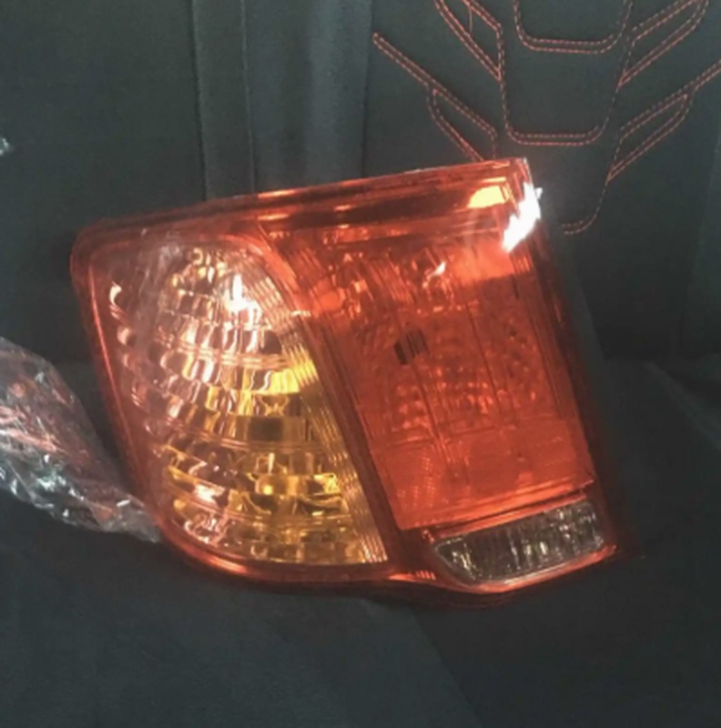 Стоп фонарь на Toyota Axio